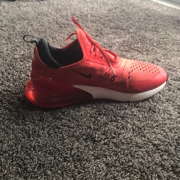 These are Nike Air 270 shoes. - Picture 2 of 4